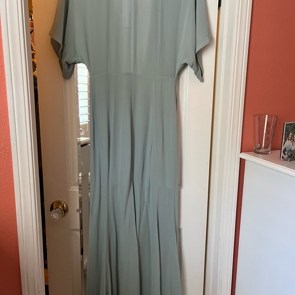 Brand new Reformation Winslow dress in Celadon Green Wrap Maxi (NWT) - Picture 4 of 9